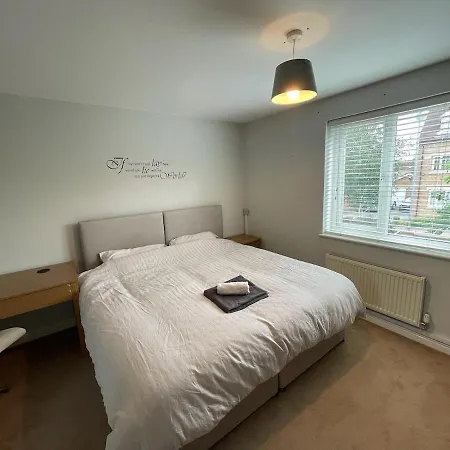 The Retreat - 4 Bedroom Townhouse Будинок відпочинку *