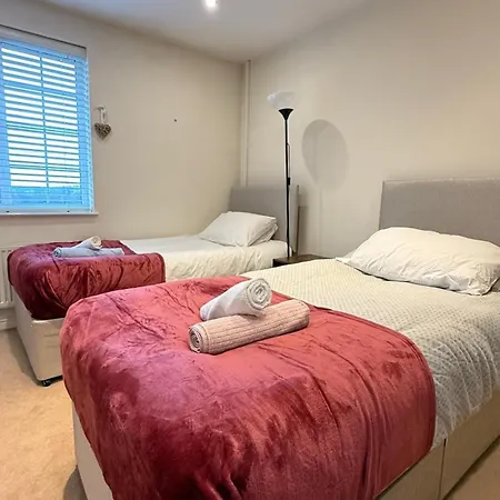 The Retreat - 4 Bedroom Townhouse *