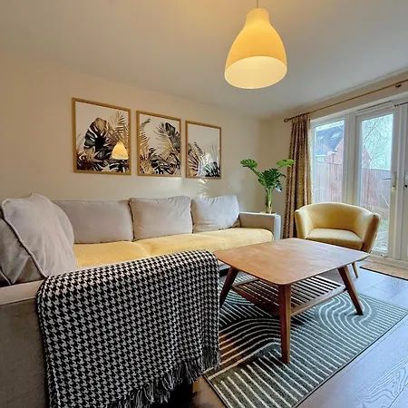 The Retreat - 4 Bedroom Townhouse * Leeds (West Yorkshire)