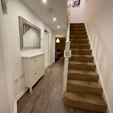The Retreat - 4 Bedroom Townhouse לידס